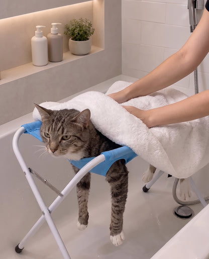Secando a un gato en el Soporte PatiZen